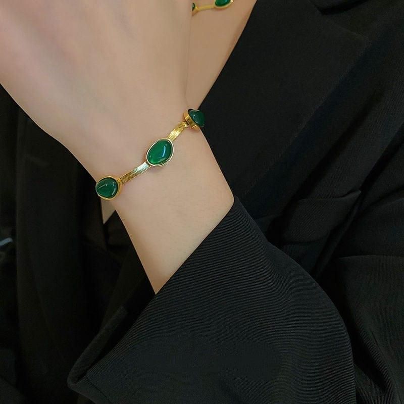 VaibhavCrysta™️ Oval Green Crystal Pendant Necklace Set With🔥Free Bracelet Only For Today🔥